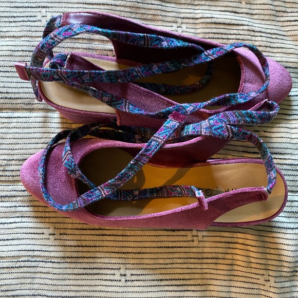 Size 8 1/2 Rampage Lace up heels in maroon - Picture 2 of 6